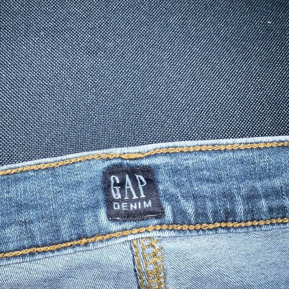 Mid rise Gap Jeans - size 12/31 Regular length - Picture 2 of 3